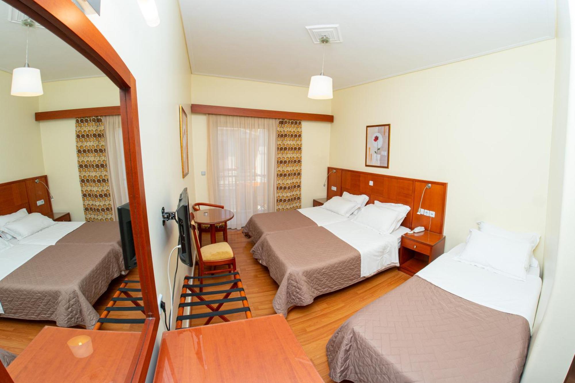 Hotel Ena Loutra Ipatis Exterior photo