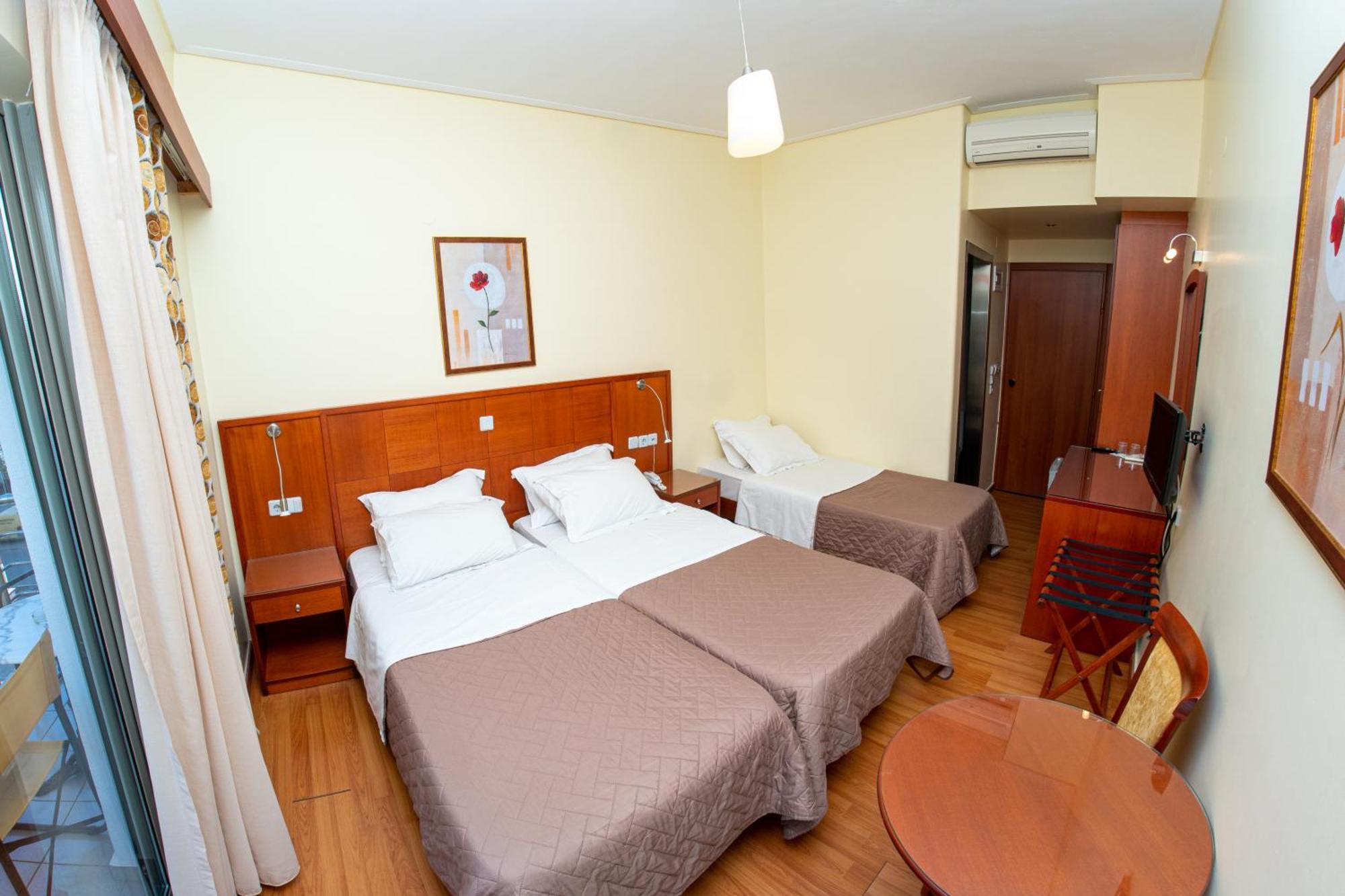 Hotel Ena Loutra Ipatis Exterior photo