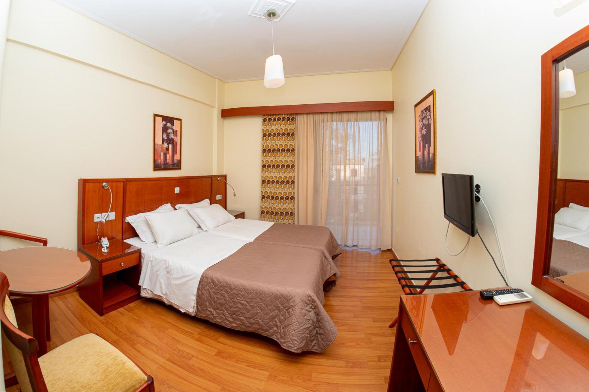 Hotel Ena Loutra Ipatis Exterior photo