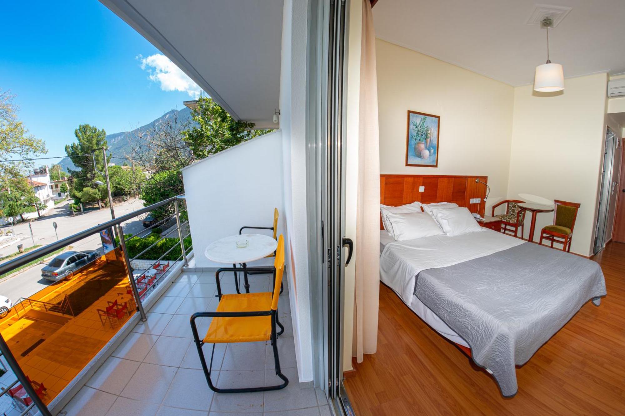Hotel Ena Loutra Ipatis Exterior photo