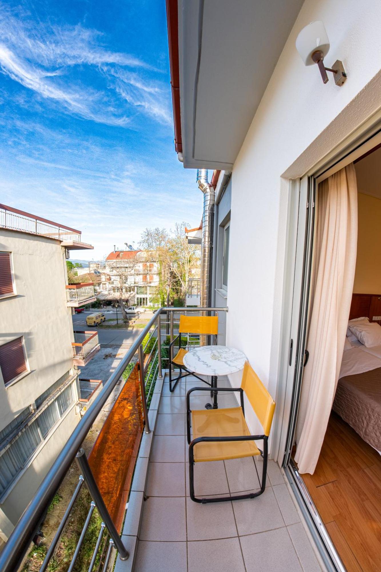 Hotel Ena Loutra Ipatis Exterior photo