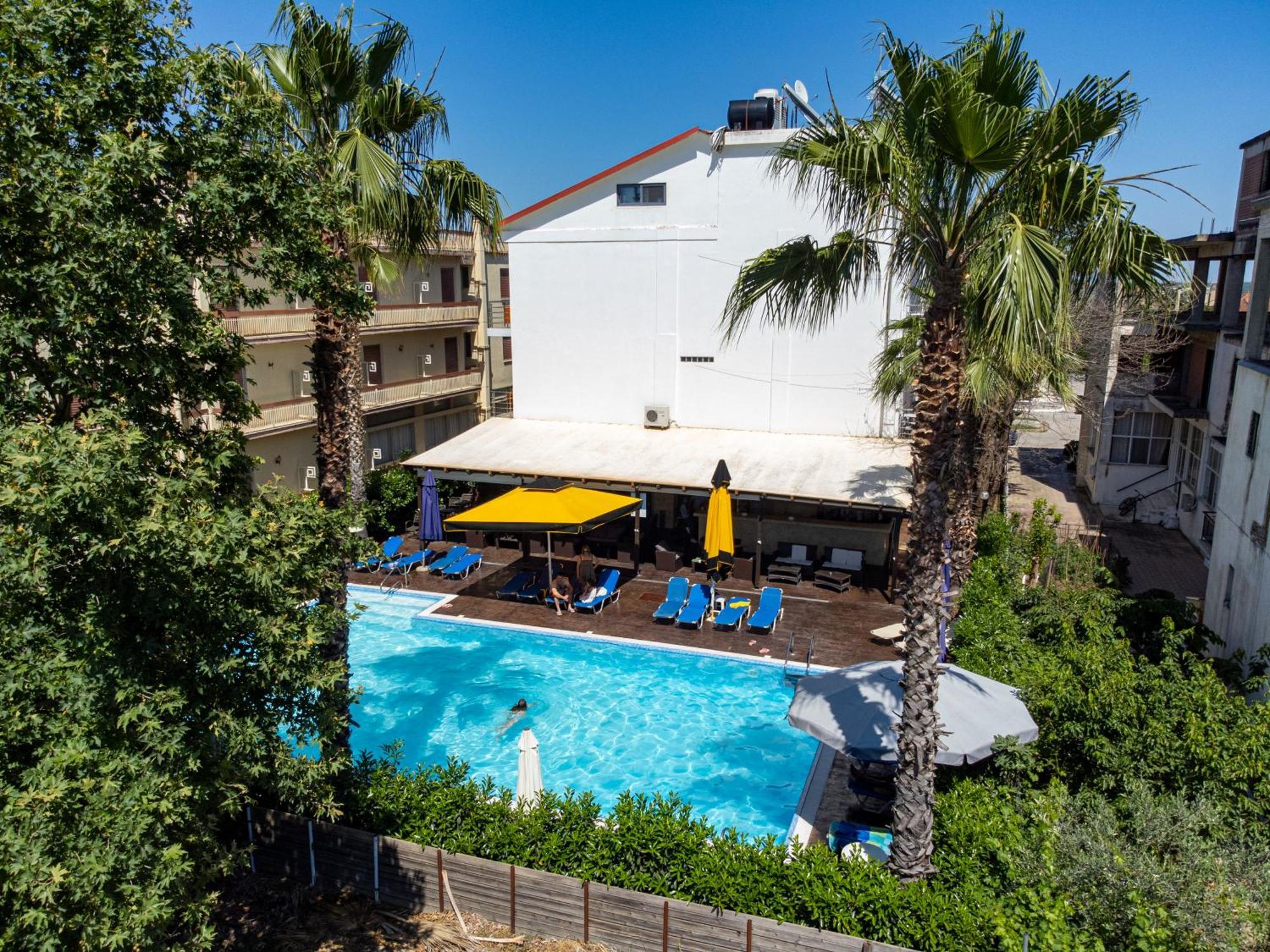 Hotel Ena Loutra Ipatis Exterior photo