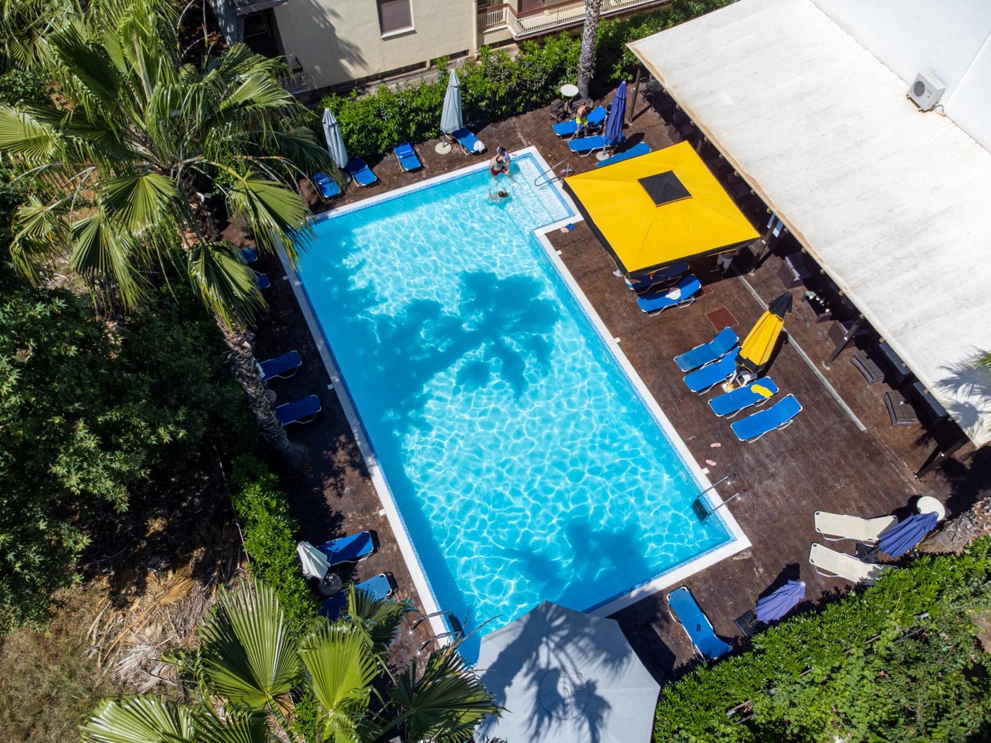 Hotel Ena Loutra Ipatis Exterior photo